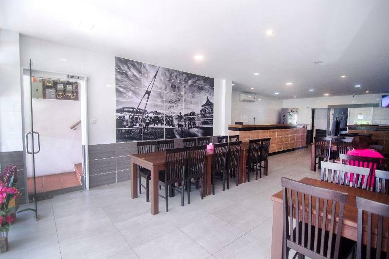 Oyo 836 Mandurah Room & Cafe Kuching Kültér fotó