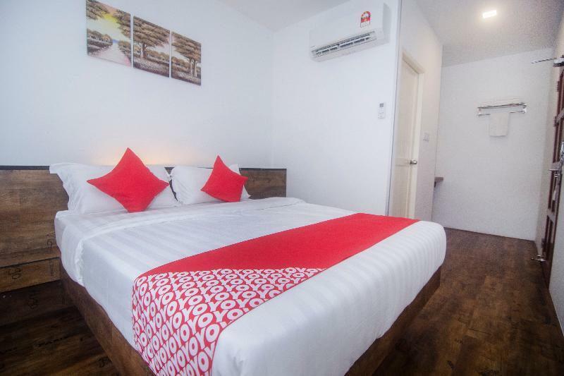 Oyo 836 Mandurah Room & Cafe Kuching Kültér fotó