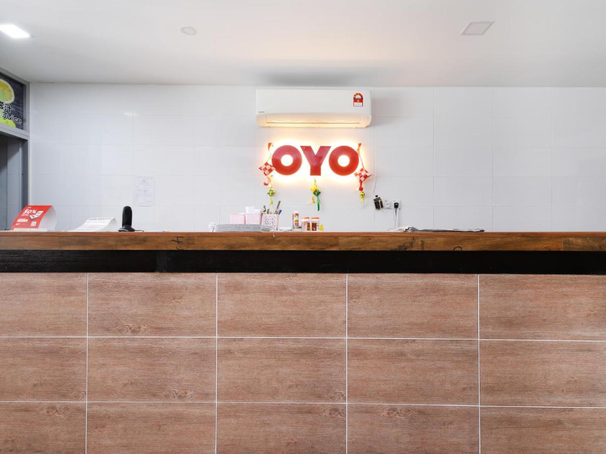 Oyo 836 Mandurah Room & Cafe Kuching Kültér fotó