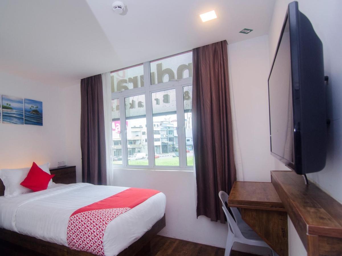 Oyo 836 Mandurah Room & Cafe Kuching Kültér fotó