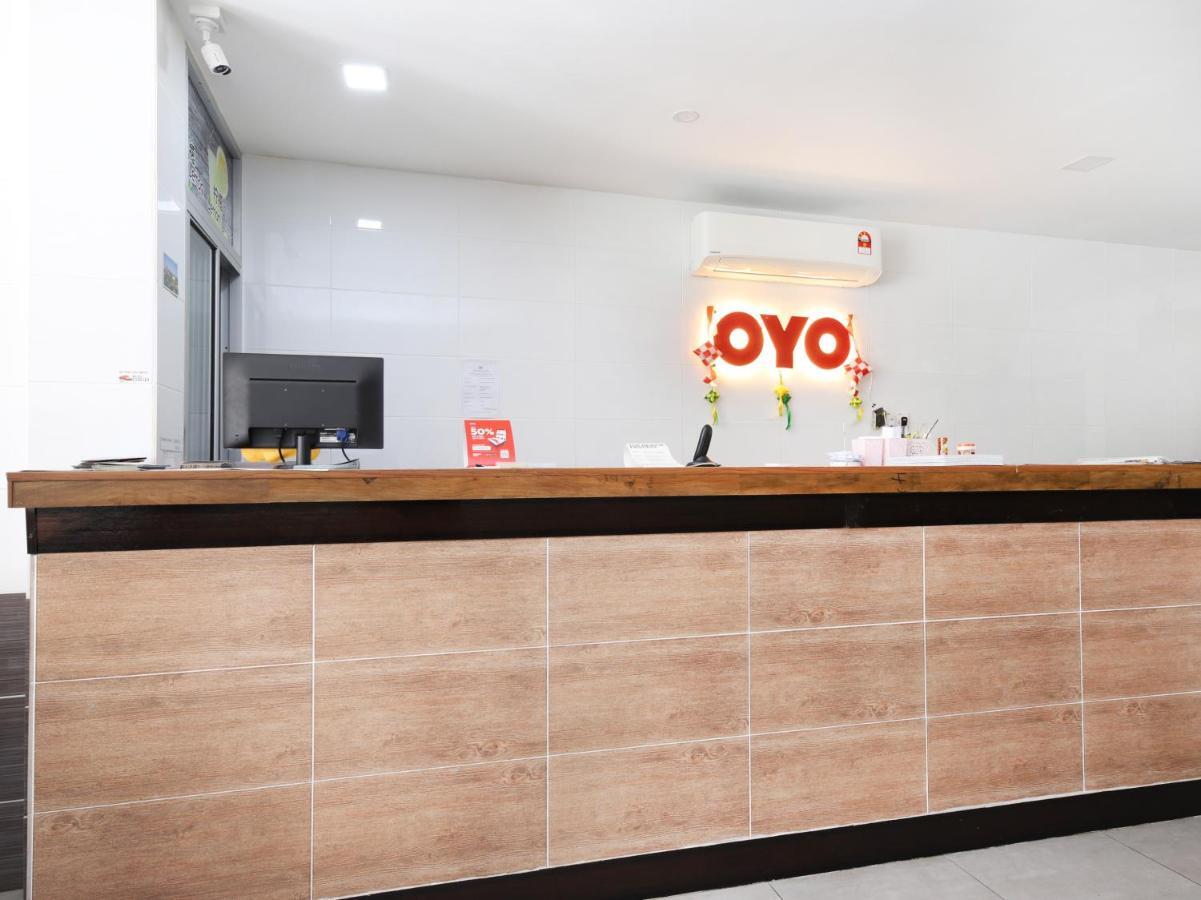 Oyo 836 Mandurah Room & Cafe Kuching Kültér fotó
